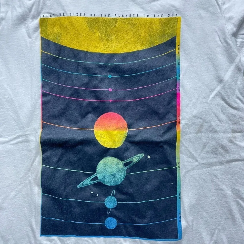 Gap Kids Boys White Planet short sleeve shirt Medium(8-9)